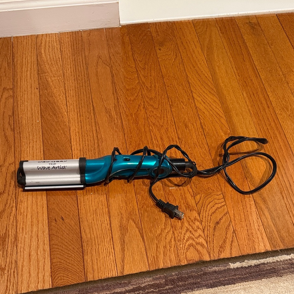 TIGI BedHead Teal and Silver Styling Tool - Picture 4 of 11